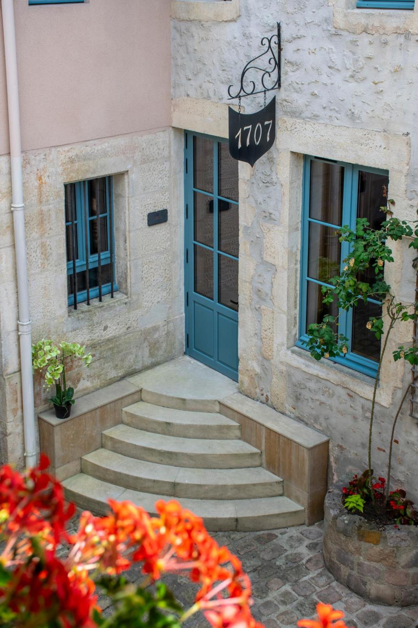Hotel De La Poste Avallon Esterno foto
