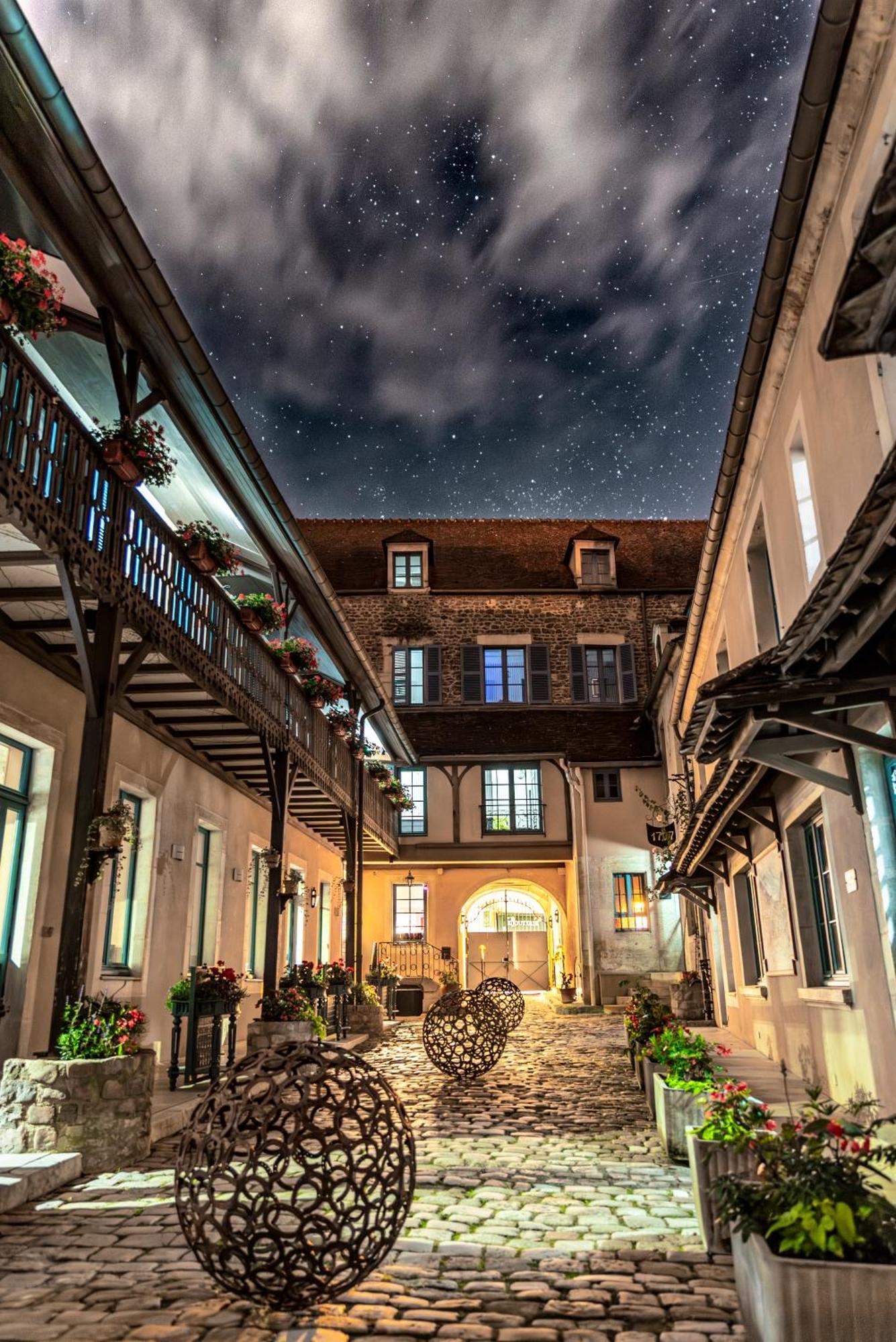 Hotel De La Poste Avallon Esterno foto